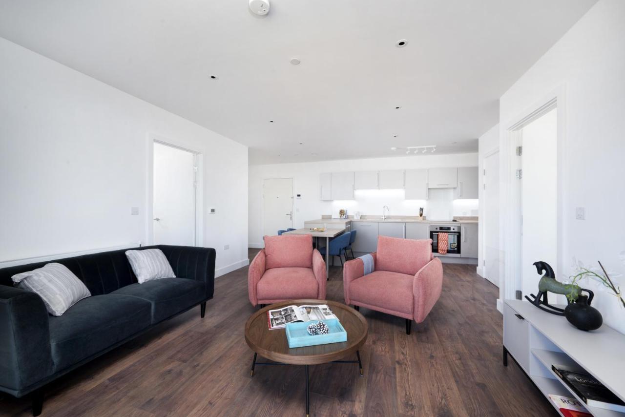 Modern Studios And Apartments At Barking Wharf In 런던 외부 사진
