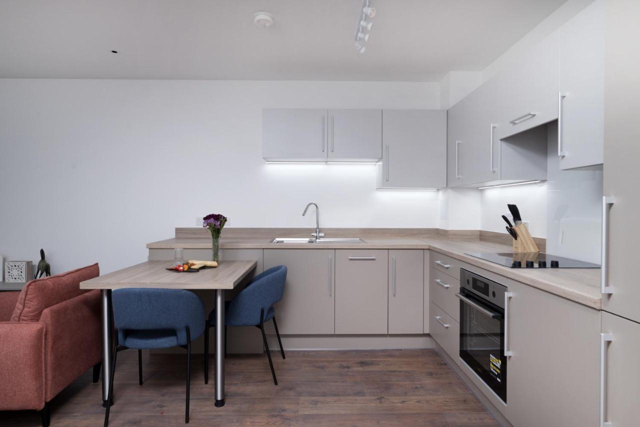 Modern Studios And Apartments At Barking Wharf In 런던 외부 사진