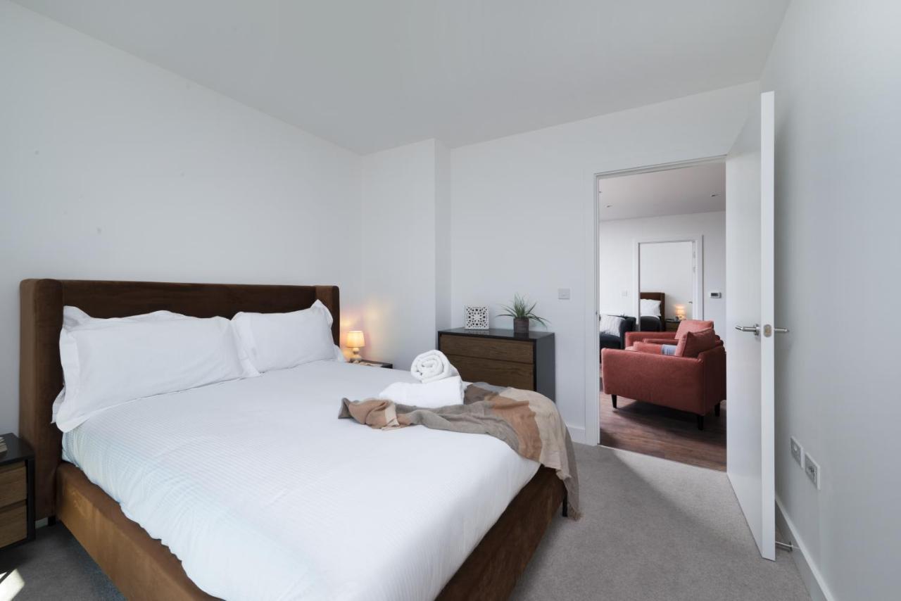 Modern Studios And Apartments At Barking Wharf In 런던 외부 사진