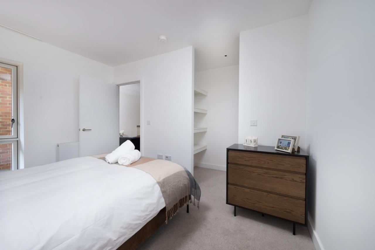 Modern Studios And Apartments At Barking Wharf In 런던 외부 사진