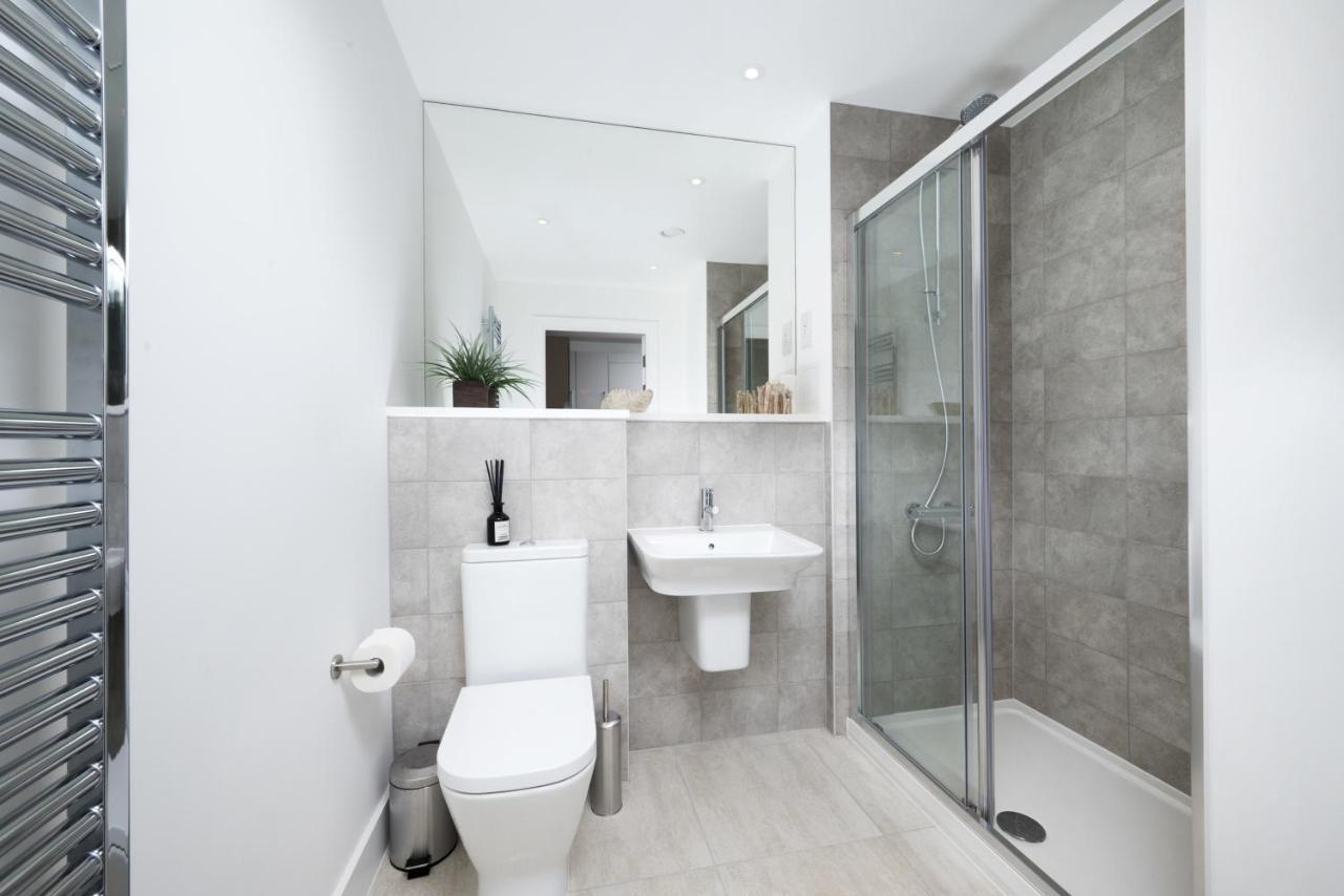 Modern Studios And Apartments At Barking Wharf In 런던 외부 사진