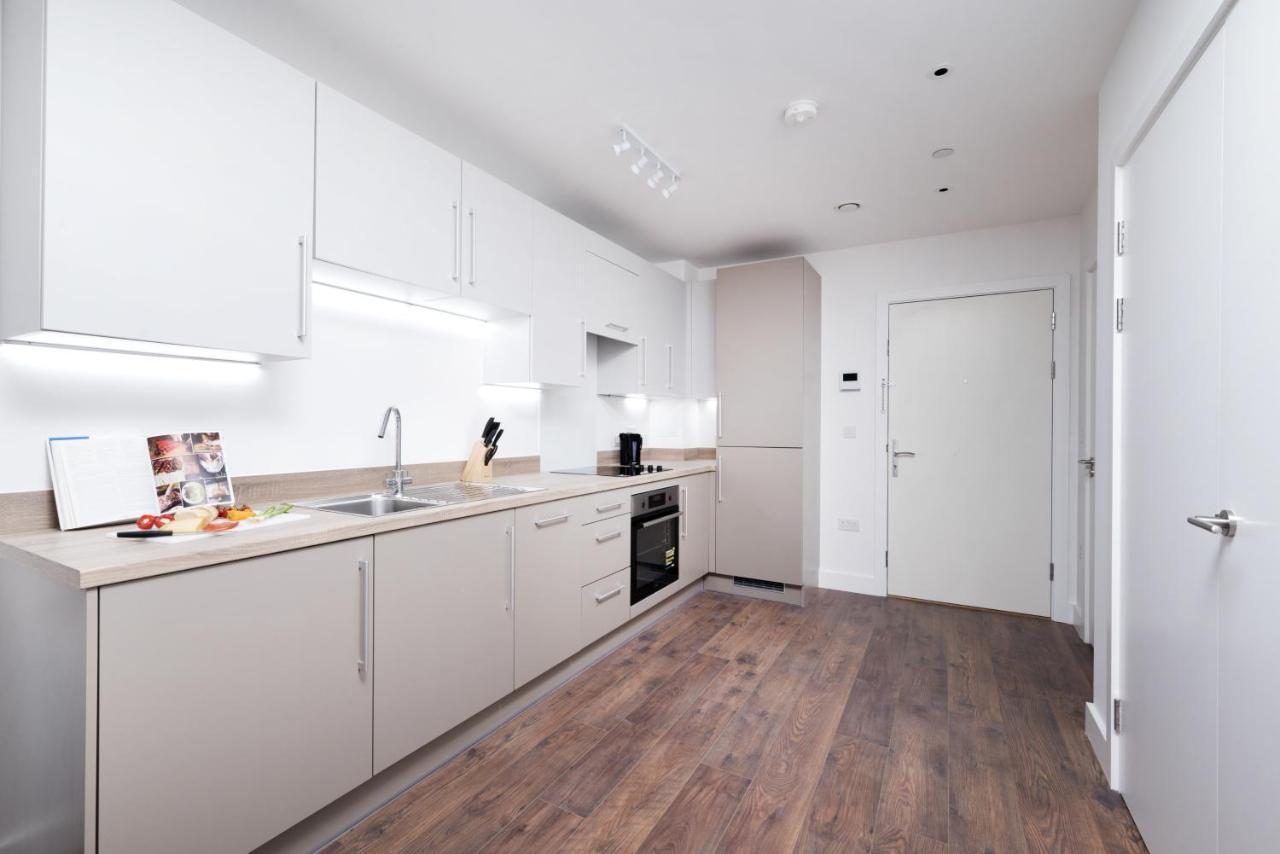 Modern Studios And Apartments At Barking Wharf In 런던 외부 사진